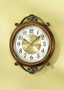 Wanduhr im Nostalgie-Design