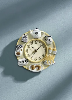 Wanduhr mit arabischen Ziffern