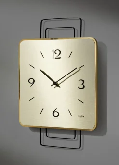Wanduhr mit Holzgehäuse aus dem Hause AMS