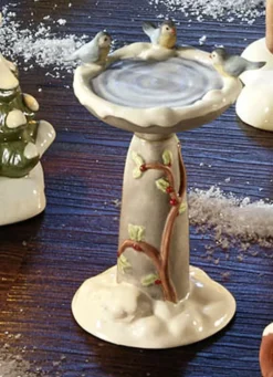 Winterliche Szene: Tolle Himmelsboten im Winterwald