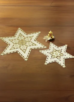 Wunderhübsch bestickte Tischdekoration