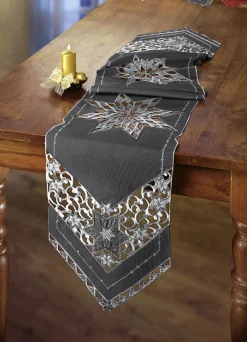 Wunderhübsch bestickte Tischdekoration