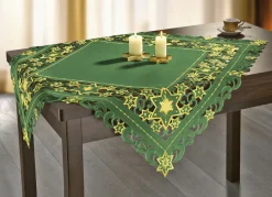 Wunderhübsch bestickte Tischdekoration