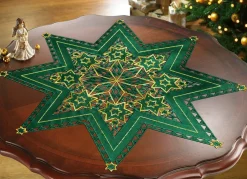 Wunderhübsch bestickte Tischdekoration