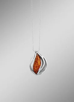 Zeitlos schöner Anhänger mit echt Bernstein